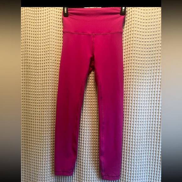 Lululemon Size 4 High-Performance Leggings – Vibrant Pink - Picture 2 of 5